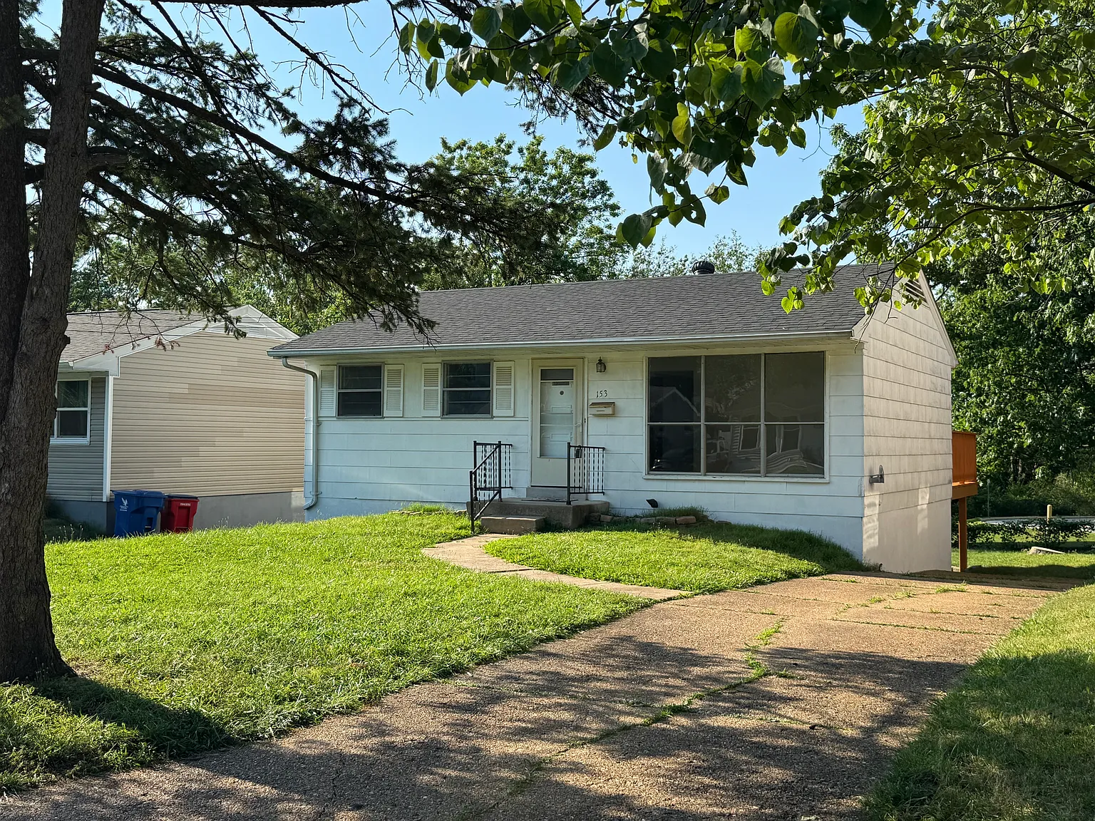 153 Floralea Pl photo 1