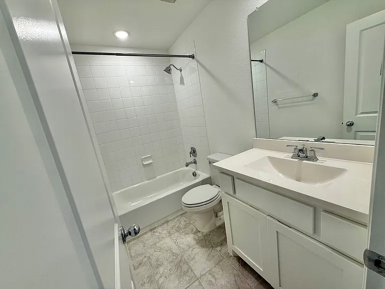 1712 Homestead Way — Photo 24