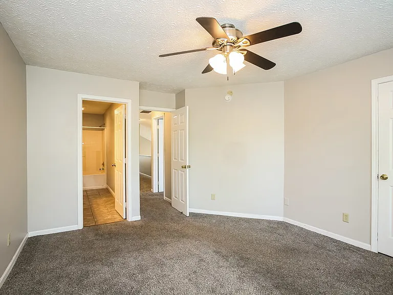 4487 Connaught East Dr — Photo 9