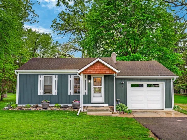 2211 Colladay Point Dr, Stoughton, WI 53589