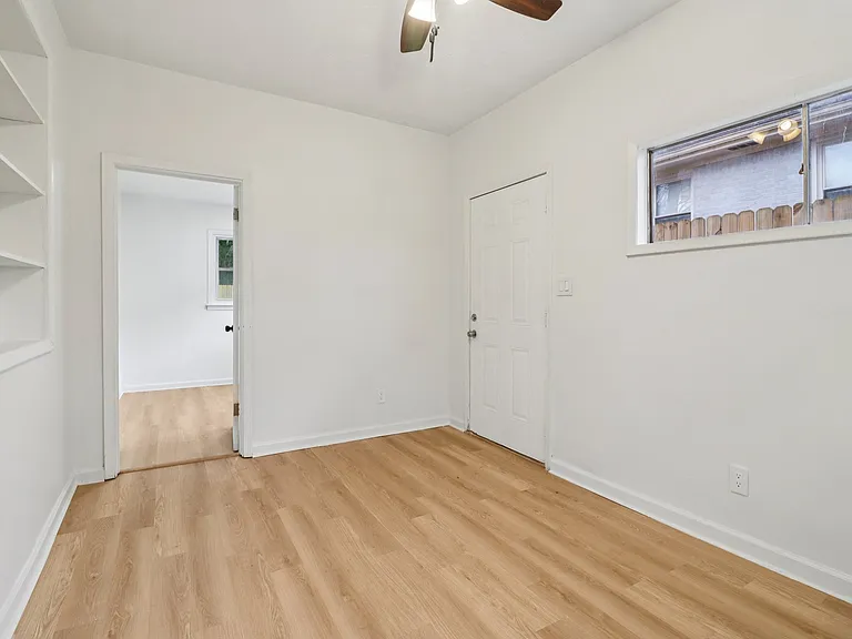 3159 Bobolink Dr — Photo 5