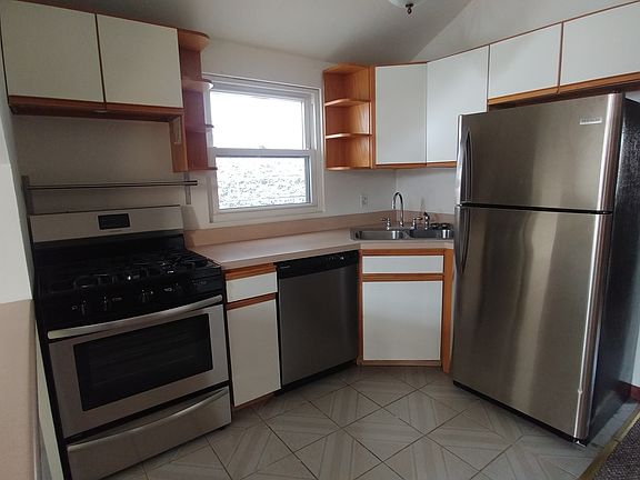 5th image of 3242 N Sheffield Ave APT 3