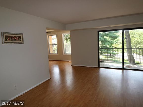 5th image of 858 Quince Orchard Blvd #10