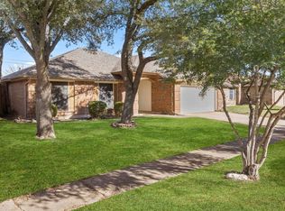 808 Simon Dr, Cedar Hill, TX 75104