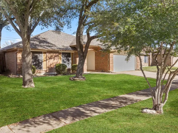 808 Simon Dr, Cedar Hill, TX 75104