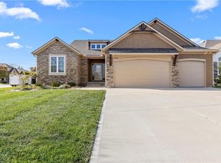 4060 NE Timberlake Ct, Lees Summit, MO 64064