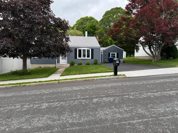 44 Norman St, Waterford, CT 06385