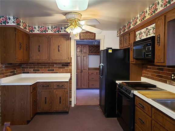 3rd image of 305 Mamont Dr