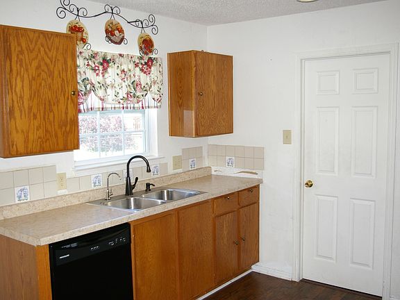 3rd image of 10856 Emery Dr