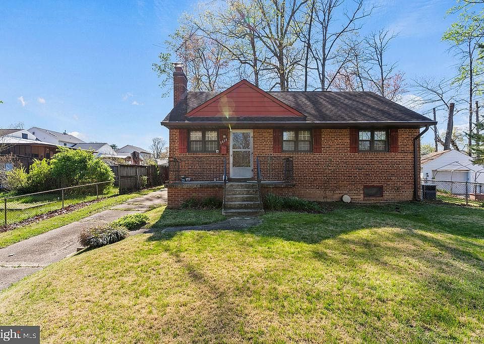 1st image of 3614 Crest Dr