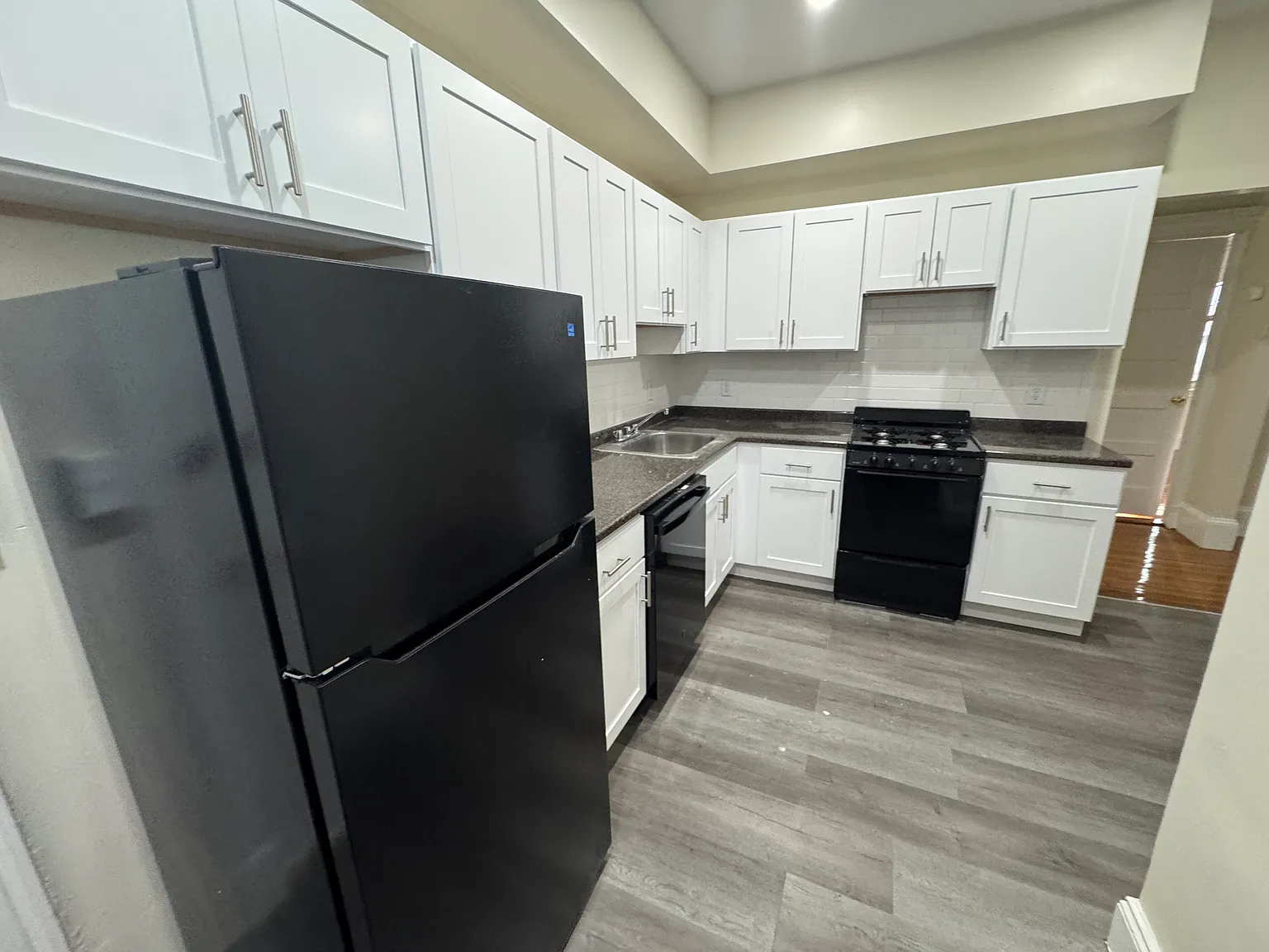 2 bed, $3,250 — Photo 2
