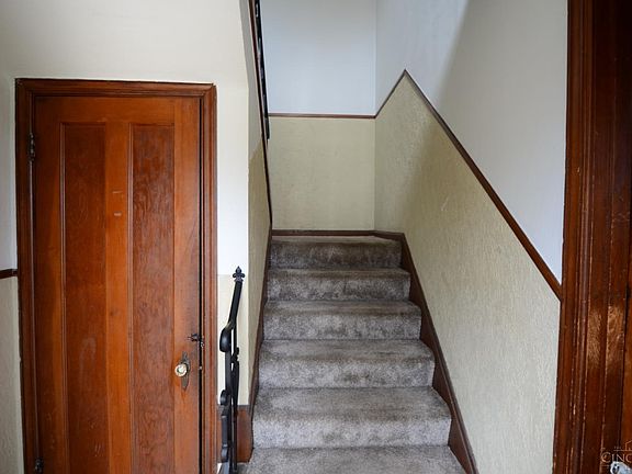 4th image of 2553 Williams Ave