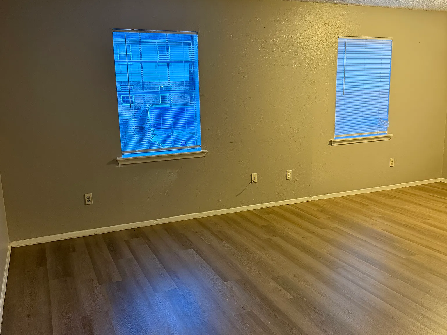 302 S Green St — Photo 1