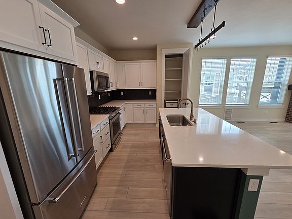 5th image of 184 Ash Cir