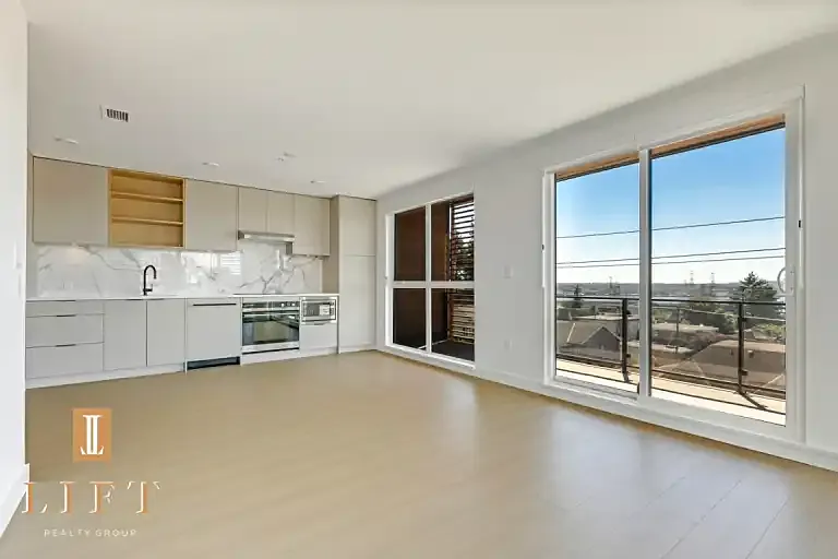 422 E 3rd St #401 — Photo 7