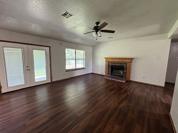 5th image of 204 S Chanda Ln