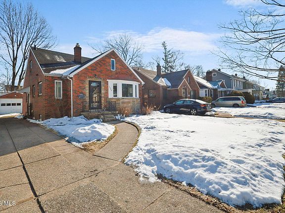 3rd image of 3008 Sherbrooke Rd