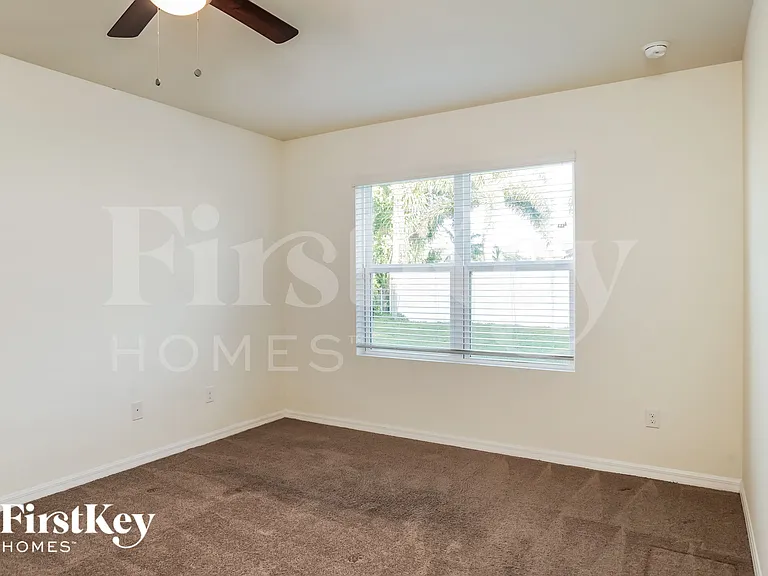 237 SE 3rd St — Photo 7