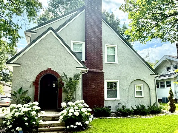 5917 Oak St, Kansas City, MO 64110
