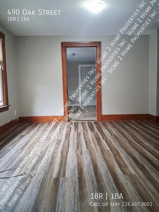 490 Oak — Photo 3