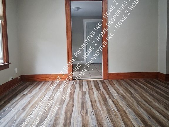 3rd image of 490 Oak St