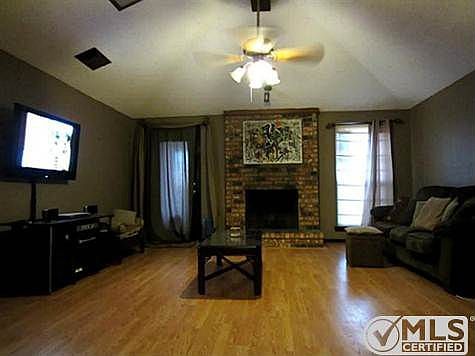 3rd image of 2207 Rockwood Dr