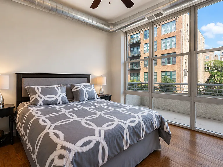 1001 W Madison St #208 — Photo 9