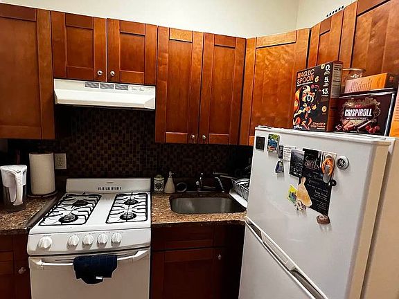 3rd image of 439 E 76th St APT 3A