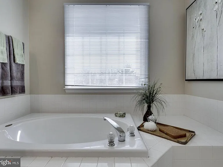 5511 Village Center Dr — Photo 7