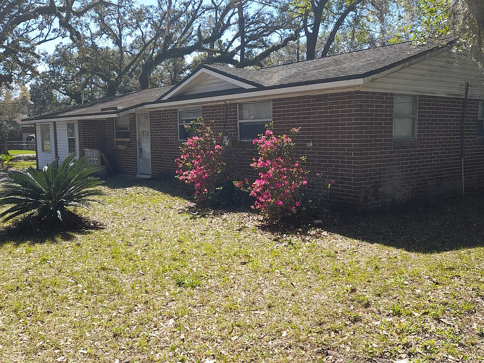 1st image of 808 Superior St