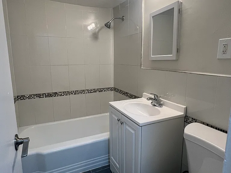 111 Washington St #4B — Photo 6