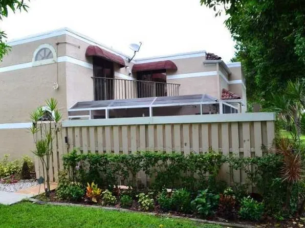 3930 Village Dr Unit D, Delray Beach, FL 33445