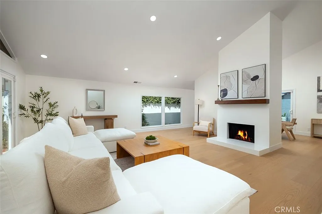 4 bed, 2463 sqft, $8,000 — Photo 3