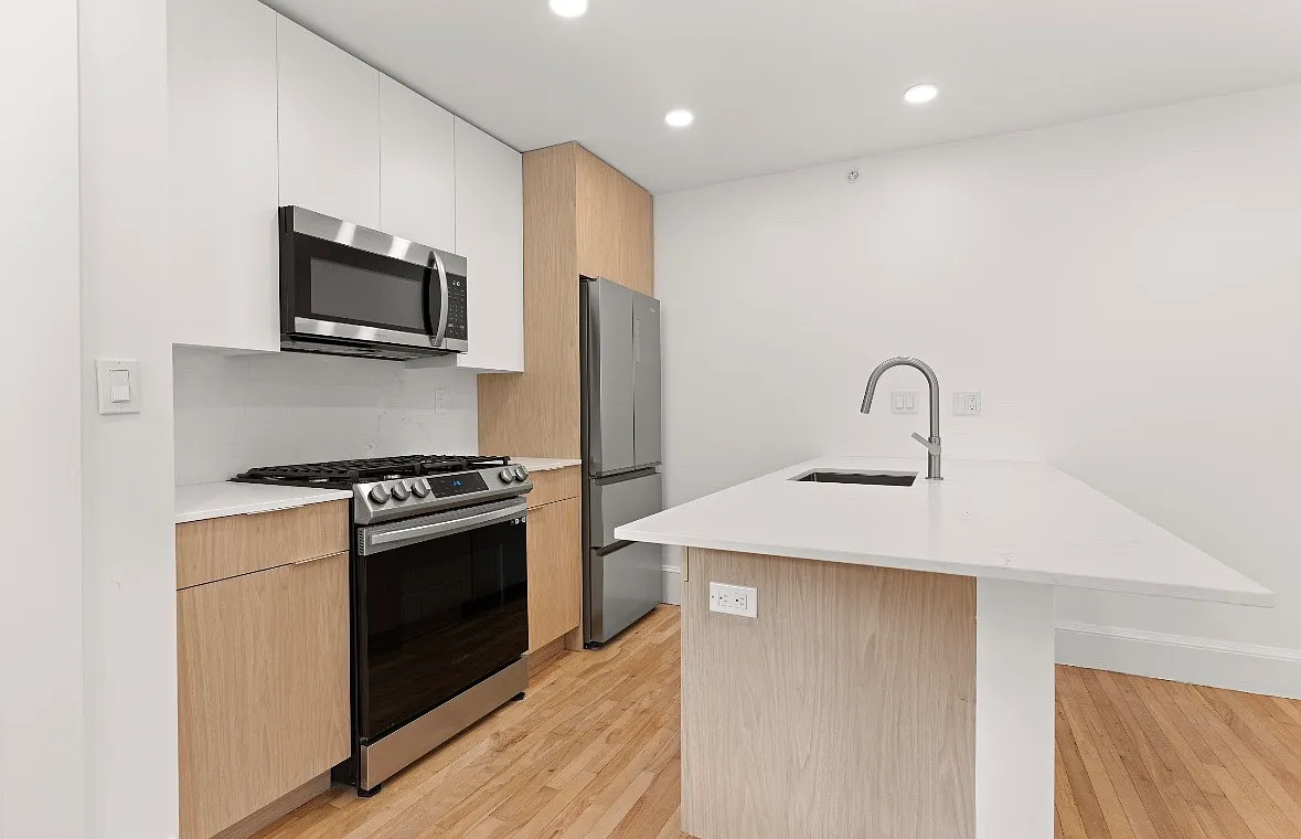 2 bed, $3,400 — Photo 1