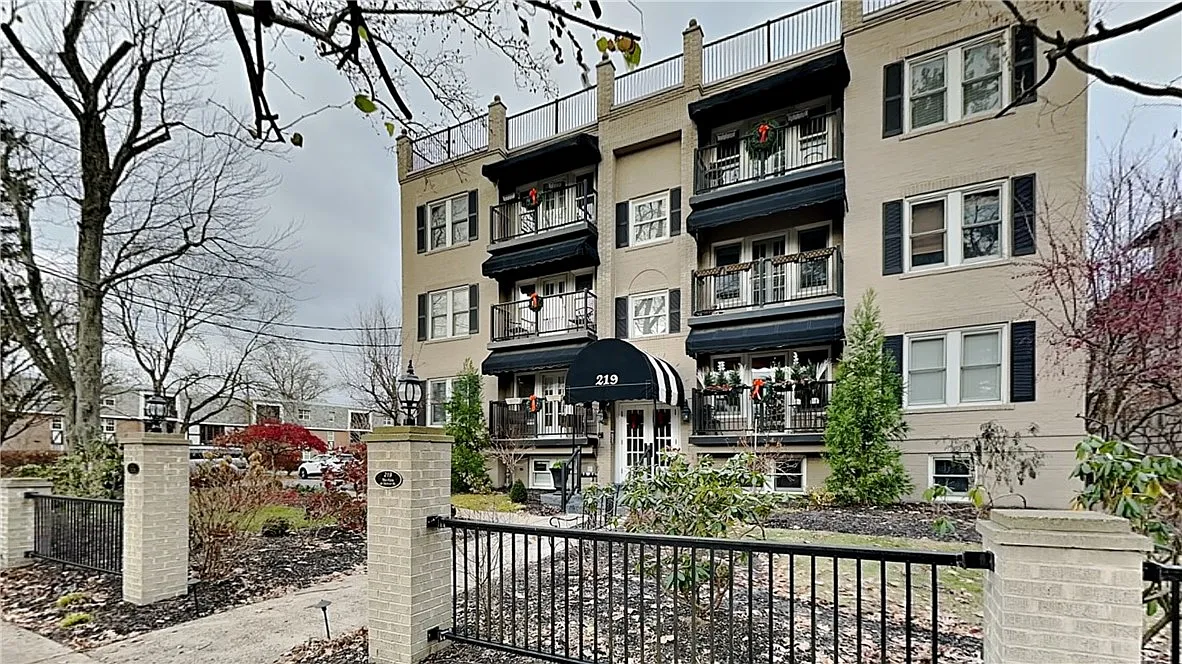 219 Beaver St APT 1B photo 1