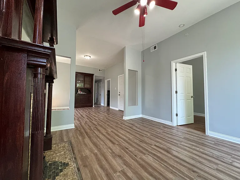 3327 W Beach Ave #2 — Photo 4
