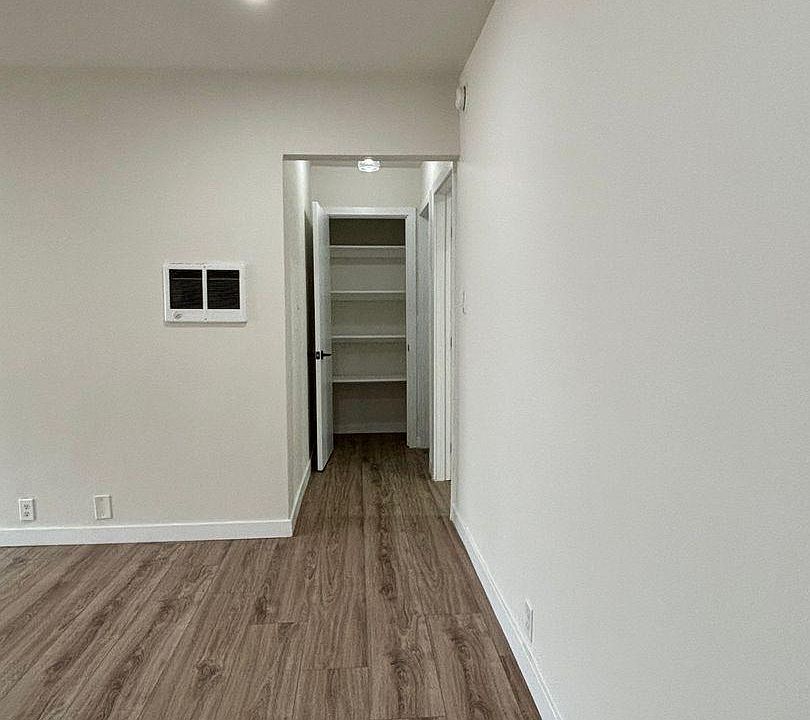 1st image of 7347 Haskell Ave #205