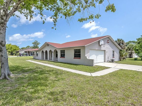 2nd image of 2029 Travelers Palm Dr