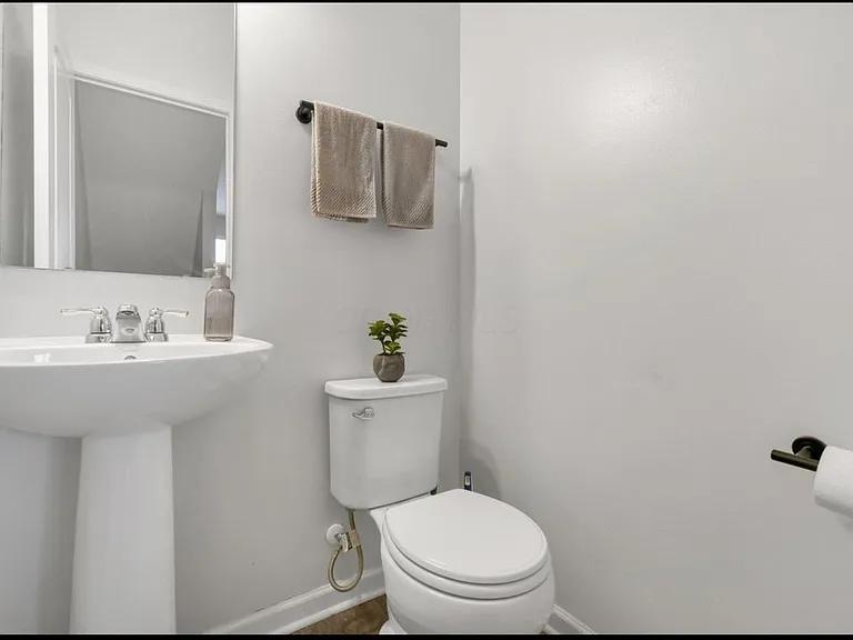389 Laurel Creek St — Photo 6