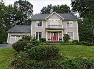 52 Oaktree Ln, Niskayuna, NY 12309