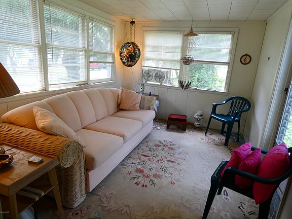 3rd image of 3978 Evergreen Ln