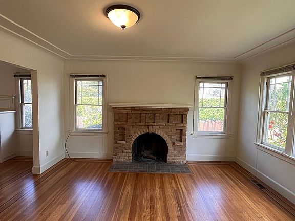 4th image of 969 University Dr