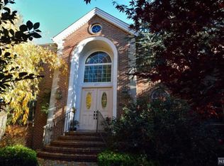 495 Summit St, Englewood Cliffs, NJ 07632