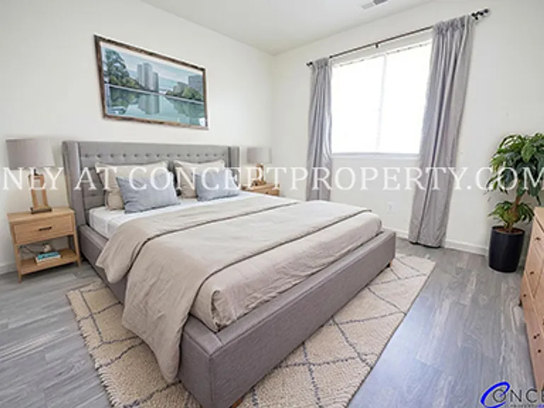 Bentwood — Photo 170