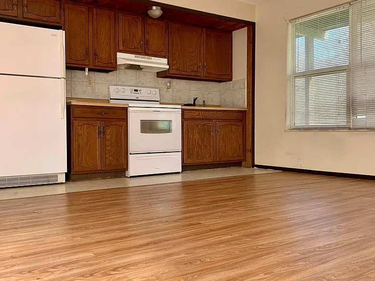 604 Dewey Ave #1 — Photo 3