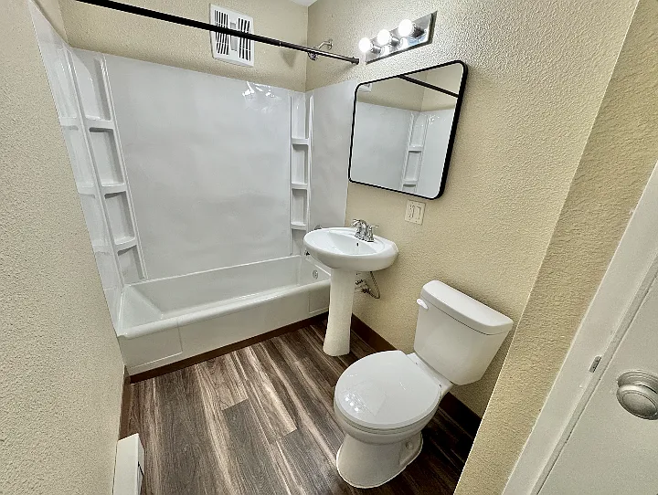 10 9th Ave NE #10 — Photo 4