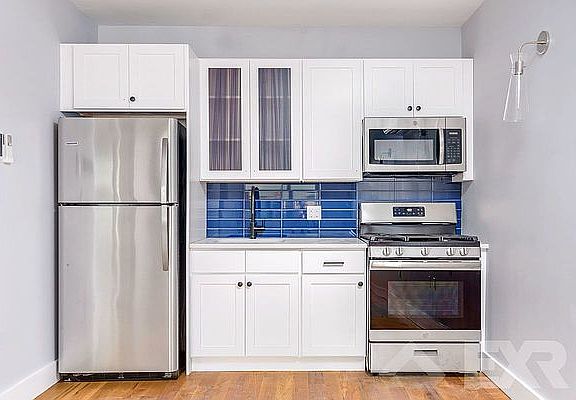 5th image of 244 Howard Ave #204