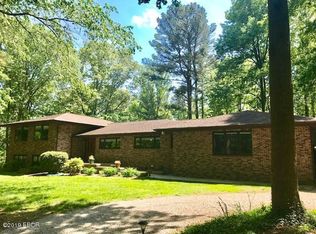 3925 Chautauqua Rd, Carbondale, IL 62901