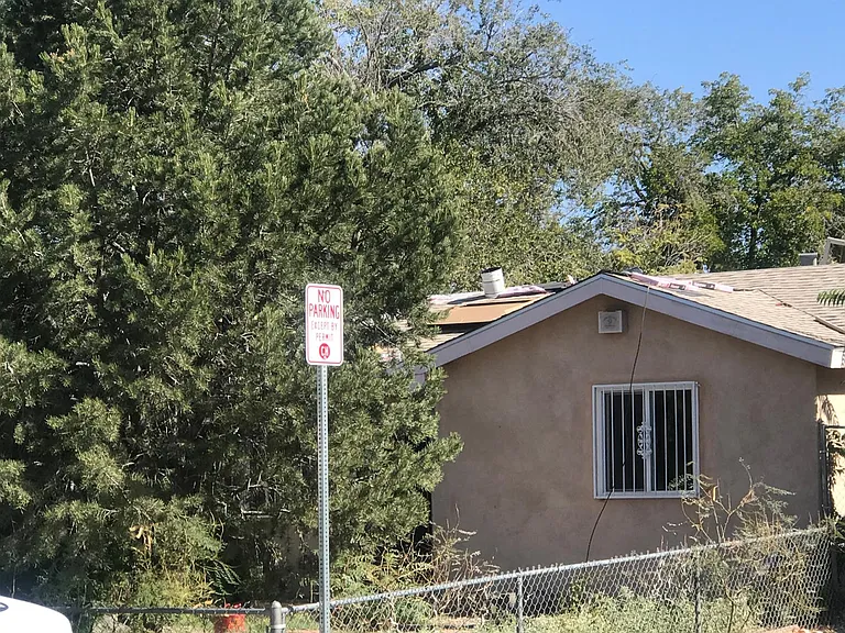 1304 Buena Vista Dr SE — Photo 2