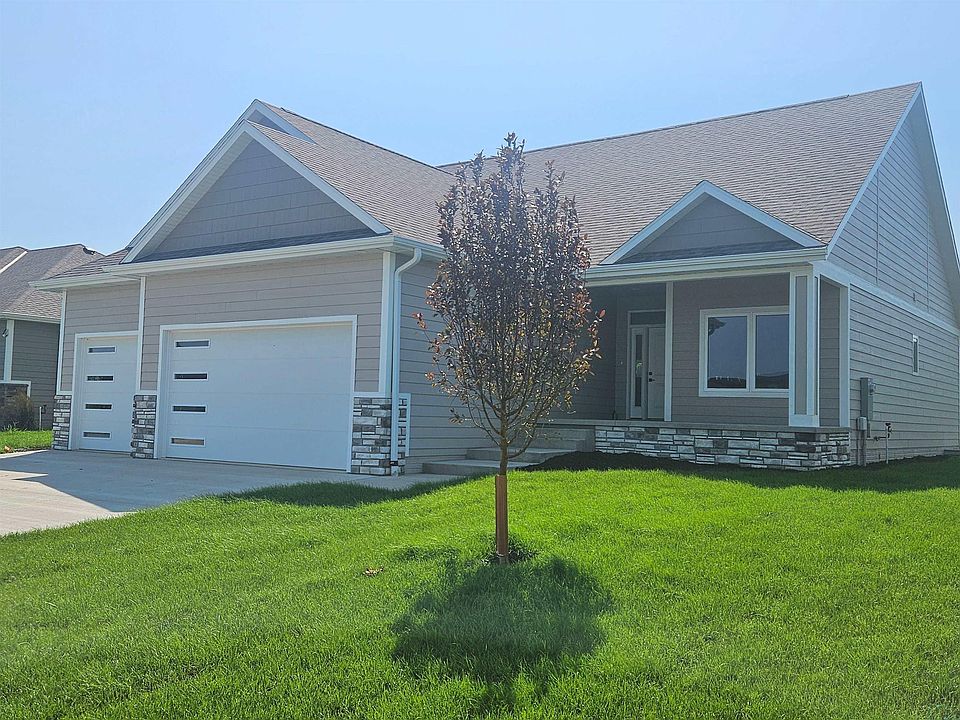 1st image of 902 S Cattail Ct